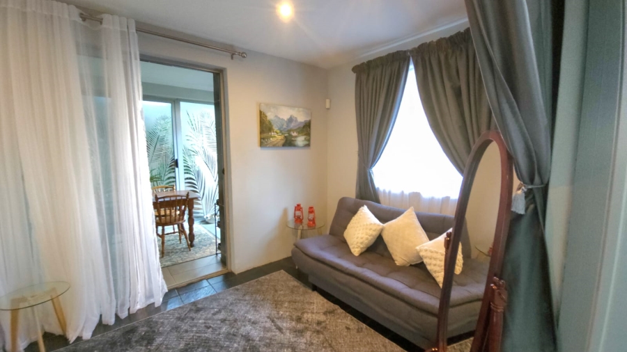 6 Bedroom Property for Sale in Kosmos Ridge North West